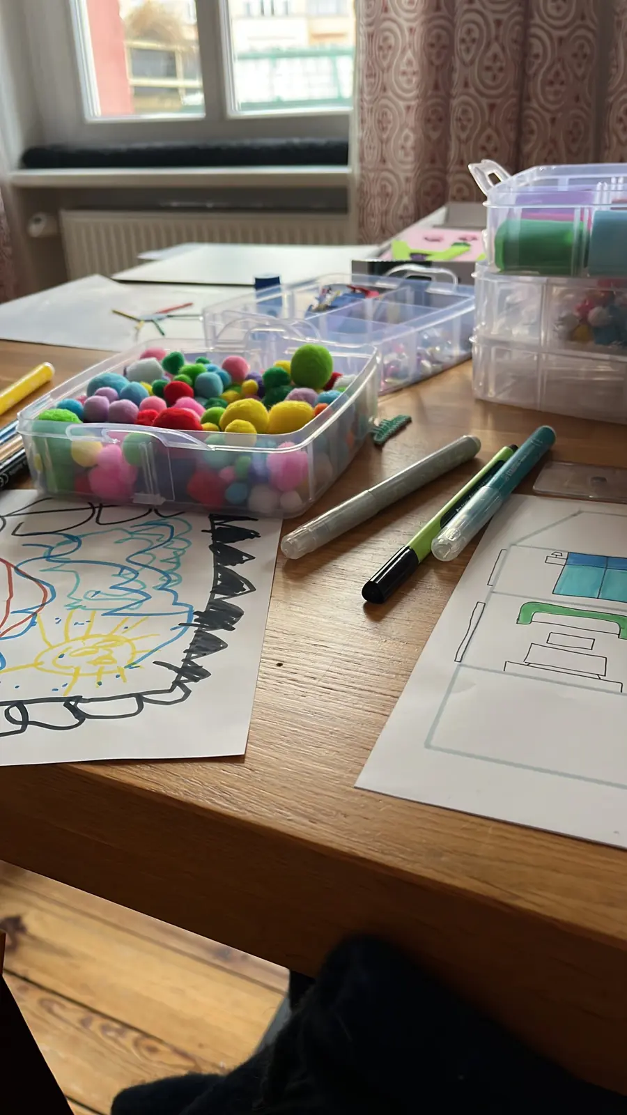 Kreativmaterialien im Kinderladen-Alltag